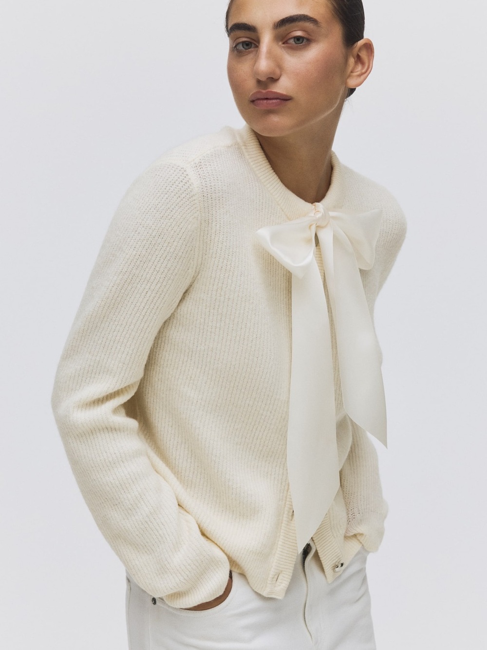 H&M Women's Solid Knit Crew Neck Cardigan Sweater Ivory Bow Button Lightweight - Picture 3 of 8